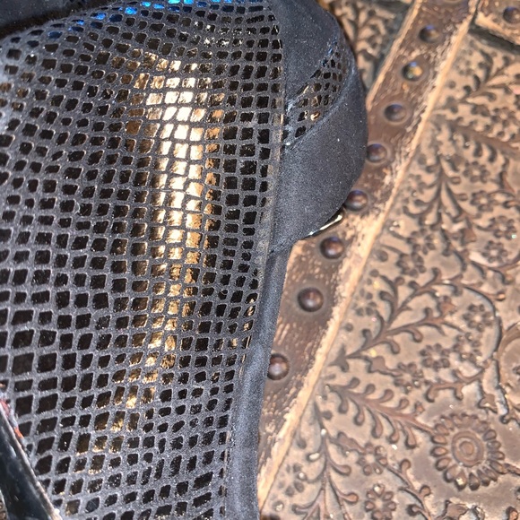 Calvin Klein - Picture 5 of 8